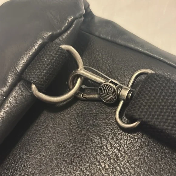 The Sak Black Ventura Convertible distressed leather backpack crossbody NWOT - Picture 15 of 16